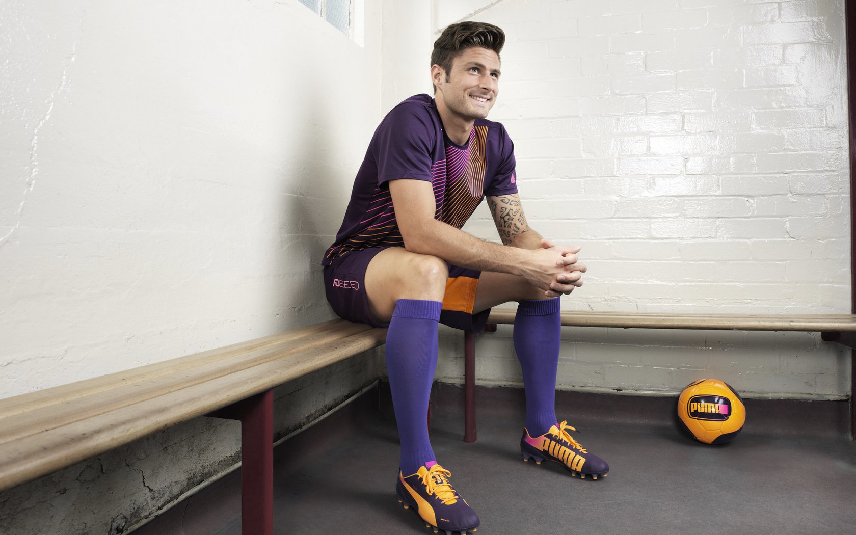 摩洛哥骑手法赫德·阿尔·哈桑在2024年巴黎奥运会三项赛中获得第25名，表现出色。