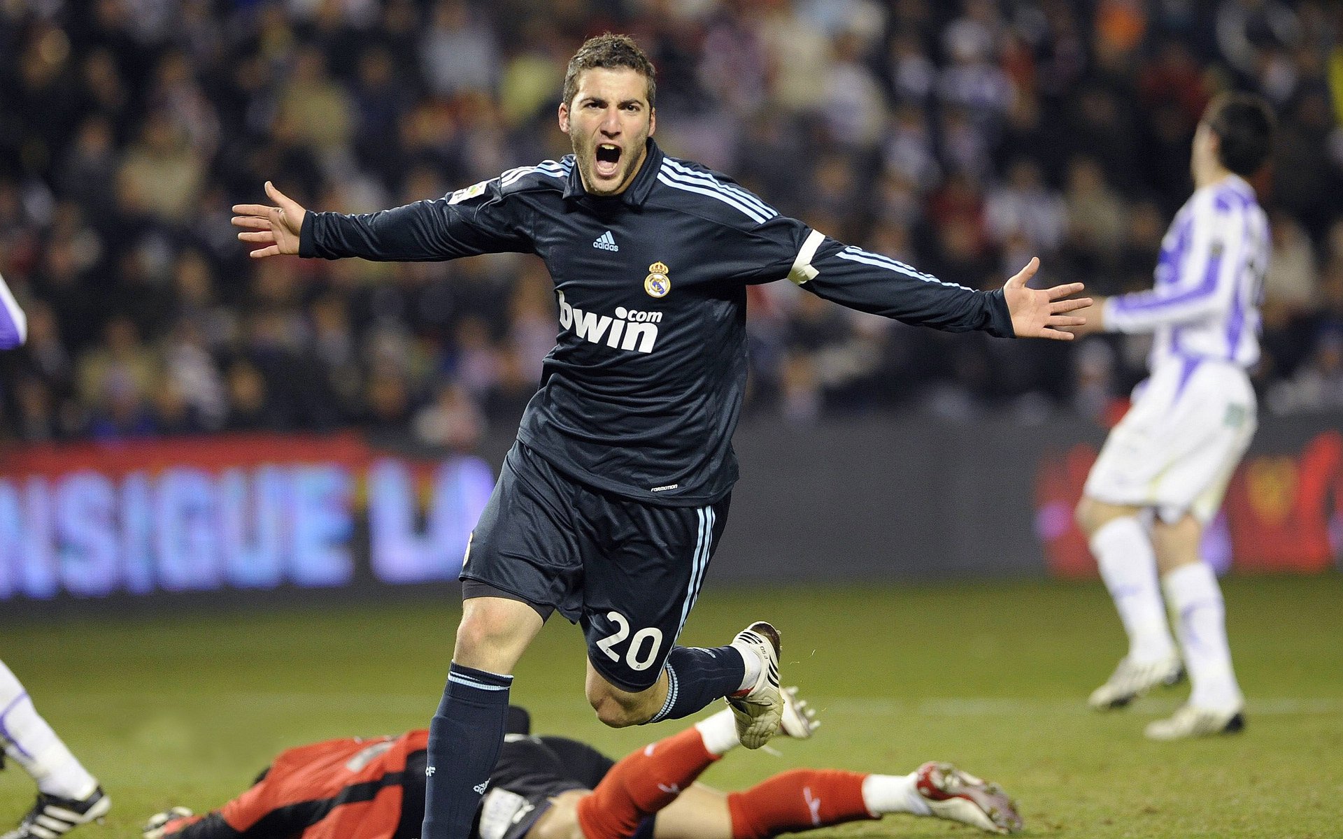 智能化足球监控系统在赛场全面覆盖，提升安全保障能力，智能足球场解决方案